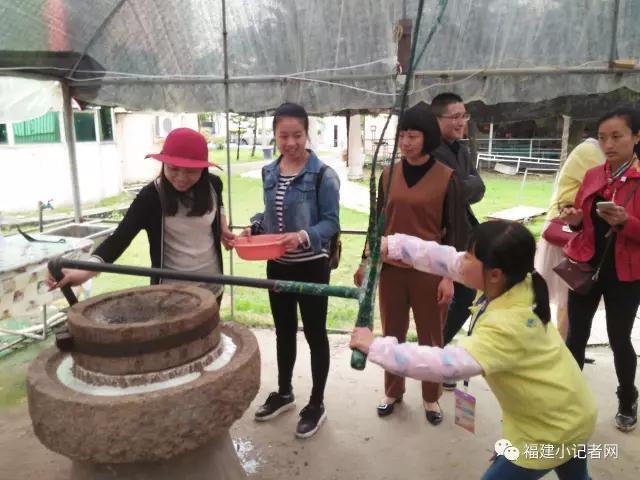 【圍觀】福建小記者走進農(nóng)場體驗農(nóng)耕樂趣
