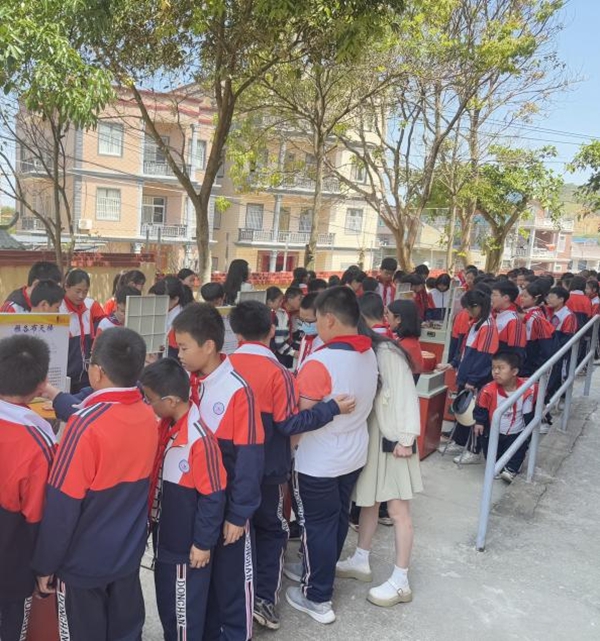 探索科學(xué)奇妙，助力青少年科創(chuàng)——福州科技館科普大篷車(chē)走進(jìn)福清市東瀚蓮峰小學(xué)
