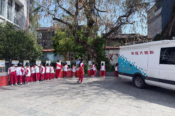 打開車門就是課堂！科普車帶你“沉浸式”玩轉(zhuǎn)科學(xué)——福州科技館科普大篷車走進福州市新店中心小學(xué)