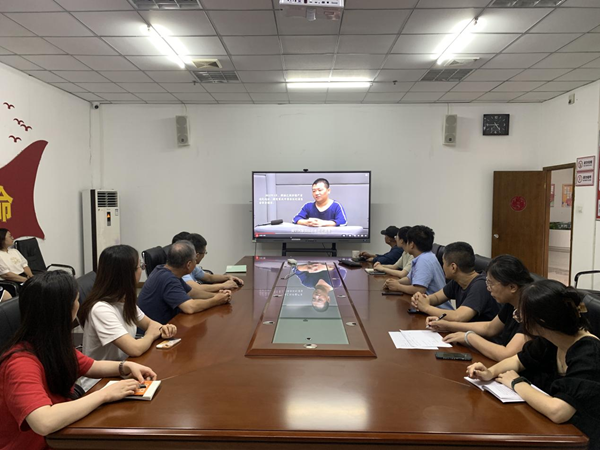 福州科技館組織觀看廉政教育警示片《警鐘｜順風(fēng)順?biāo)畷r最容易放松自我約束》